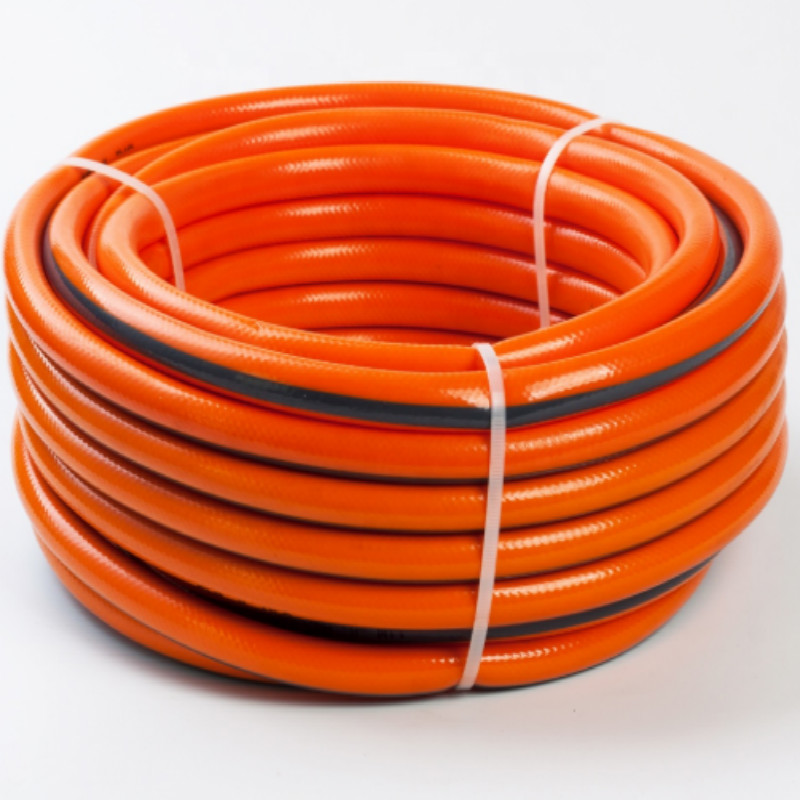 La fibre flexible colorée tressée renforce le tuyau d'eau de jardin en plastique en PVC